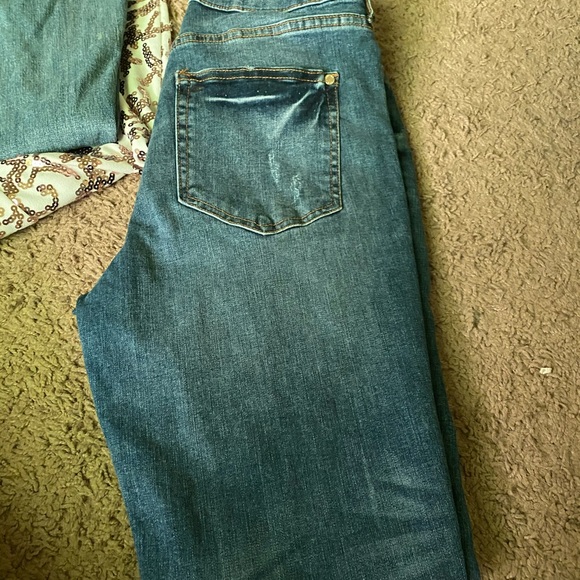 Clothes - Picture 8 of 16